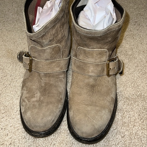 BURBERRY SOFT SUEDE MOTO BOOTIE - Picture 14 of 16